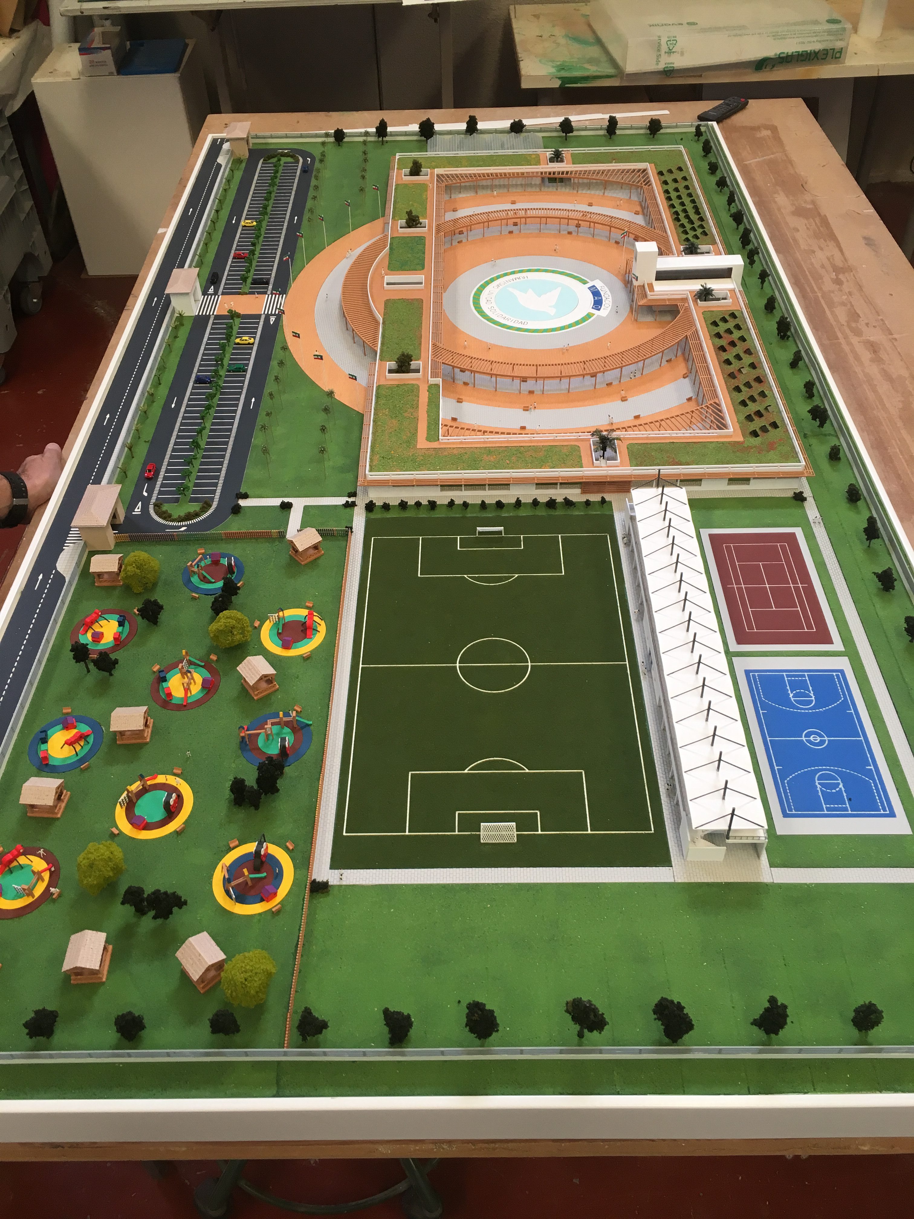foto de maqueta de centro social